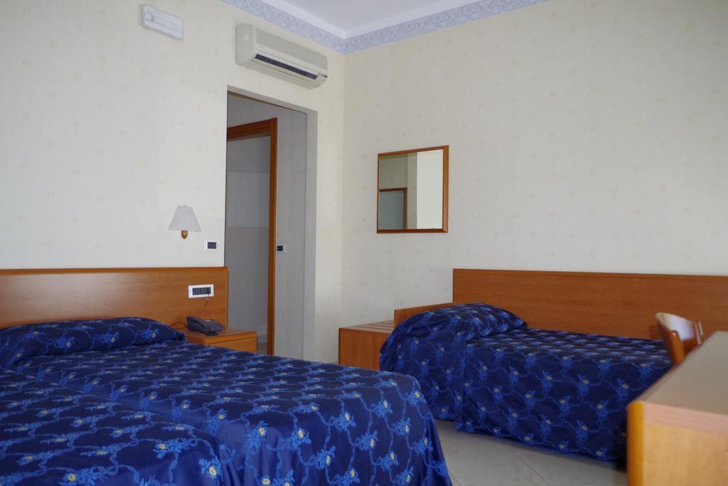 Hotel Kroma Ragusa Habitación foto