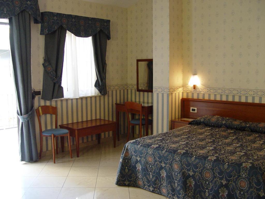 Hotel Kroma Ragusa Habitación foto